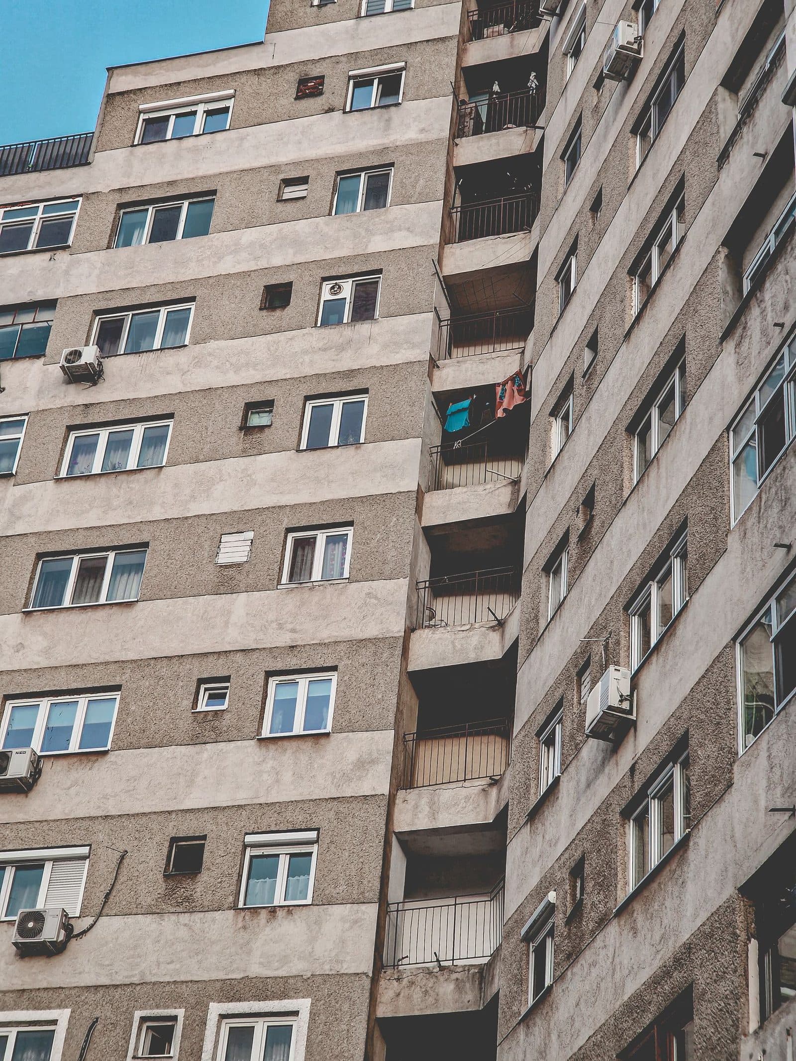 Appartementengebouw met een collectieve installatie
