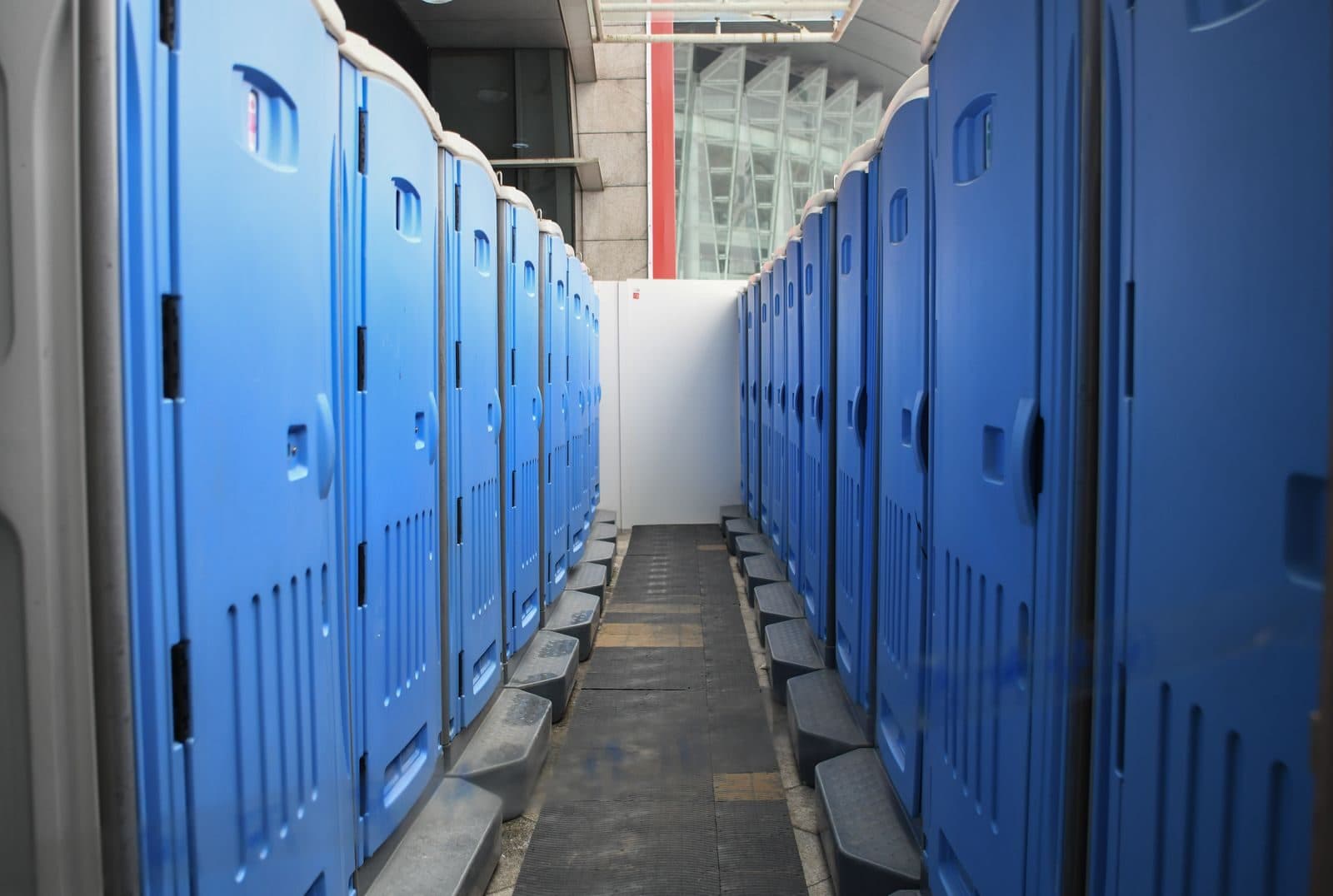 Kleedruimte met lockers en doucheruimte